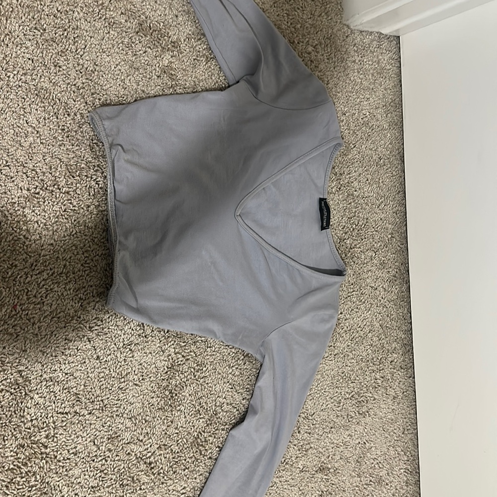 V neck long sleeve crop top
